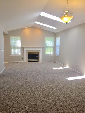 541 Lancaster Cir, Elgin, IL 60123 photo 2