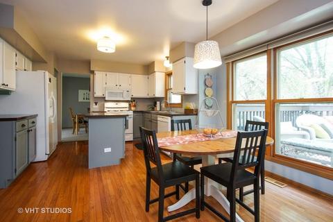 1108 Willoby Ln, Elgin, IL 60120 photo 4