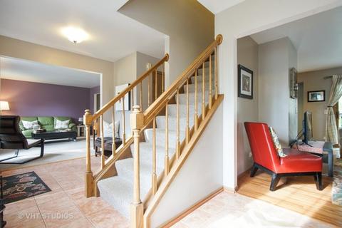 1108 Willoby Ln, Elgin, IL 60120 photo 2