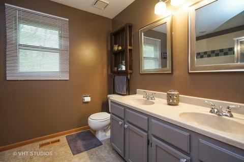 1108 Willoby Ln, Elgin, IL 60120 photo 8