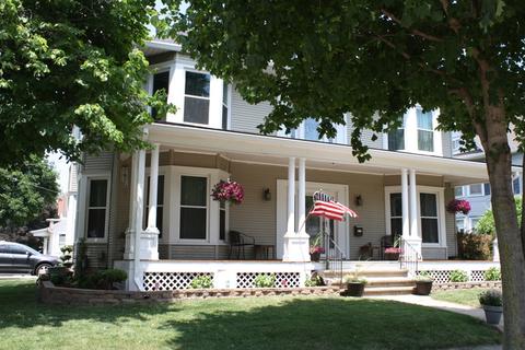 203 E Boyd St, Dixon, IL 61021 photo 2
