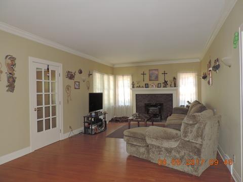 706 S 3rd St, Dekalb, IL 60115 photo 2