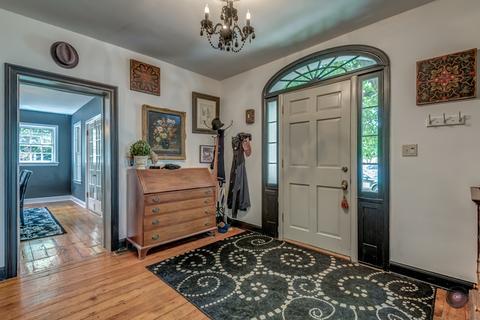 209 E Jefferson Ave, Naperville, IL 60540 photo 5
