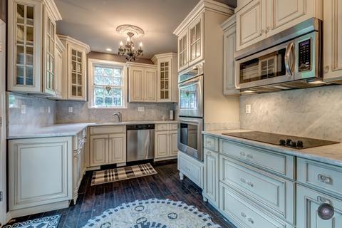 209 E Jefferson Ave, Naperville, IL 60540 photo 9