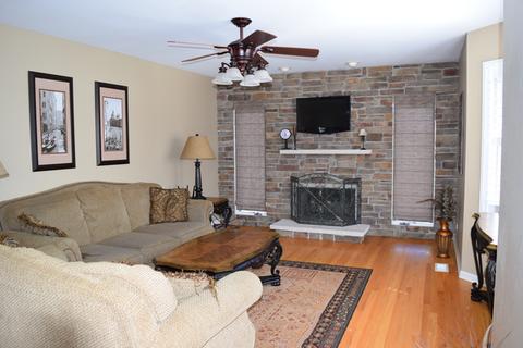 2939 Avalon Dr, Elgin, IL 60124 photo 4