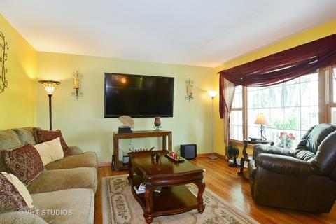 1108 S Robert Dr, Mount Prospect, IL 60056 photo 2