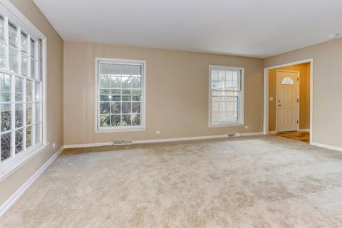 633 Pinecroft Dr, Roselle, IL 60172 photo 3