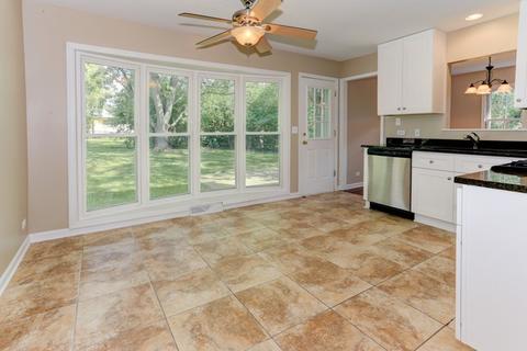 633 Pinecroft Dr, Roselle, IL 60172 photo 5