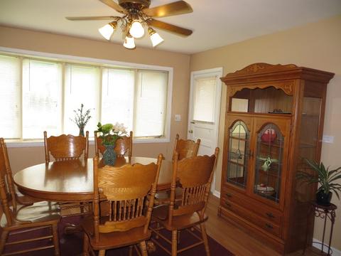 590 Edgemont Ln, Hoffman Estates, IL 60169 photo 11