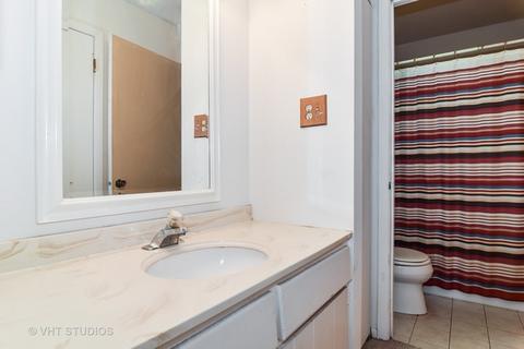 1780 Gloucester Ct #D, Wheaton, IL 60187 photo 6