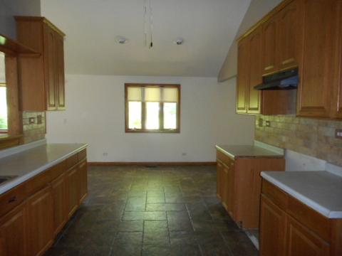 225 Carnation Ln, Hoffman Estates, IL 60169 photo 3