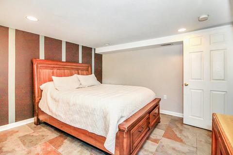 346 Pleasant St, Hoffman Estates, IL 60169 photo 14