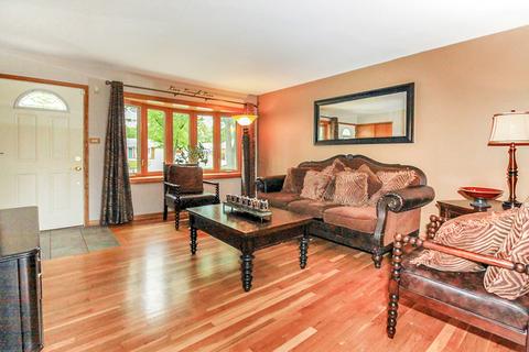 346 Pleasant St, Hoffman Estates, IL 60169 photo 4