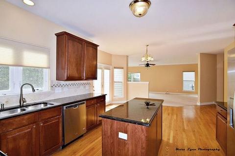 157 Fieldcrest Dr, Bartlett, IL 60103 photo 6