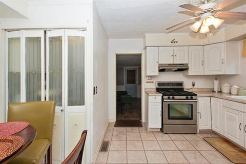 596 Hammes Ave, Kankakee, IL 60901 photo 3