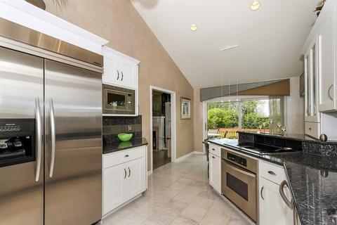594 Golfers Ln, Bartlett, IL 60103 photo 9