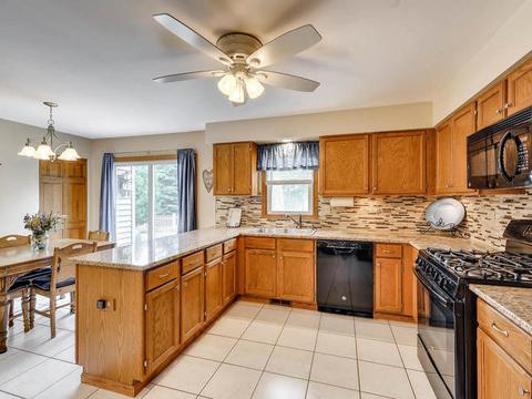 861 Bristol Dr, Algonquin, IL 60102 photo 4