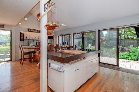 1107 W Daniel St, Champaign, IL 61821 photo 9
