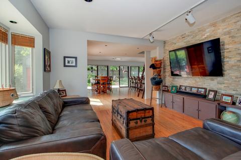 1107 W Daniel St, Champaign, IL 61821 photo 6