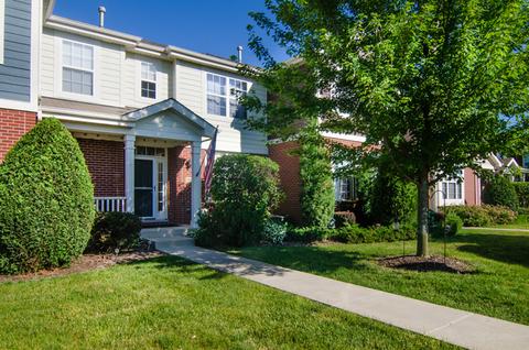 205 Garden Dr, Elgin, IL 60124 photo 1