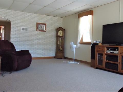 352 E Florence St, Oglesby, IL 61348 photo 4