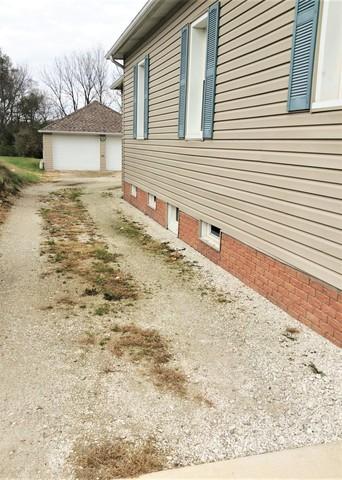 352 E Florence St, Oglesby, IL 61348 photo 17