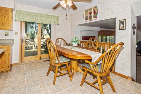 211 Deerpath Dr, Minooka, IL 60447 photo 8