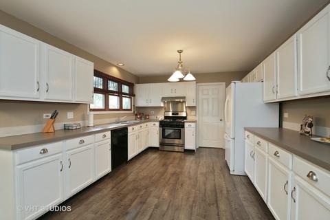 1010 Willoby Ln, Elgin, IL 60120 photo 4