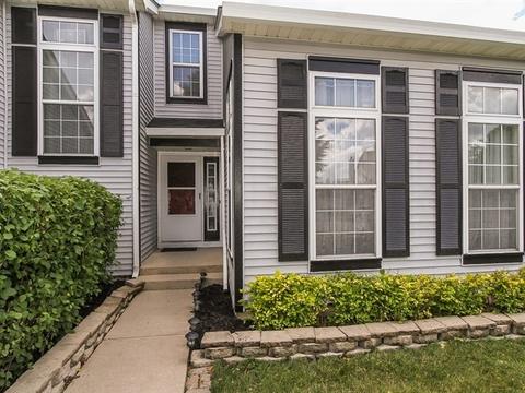 2228 Deerpath Dr, Elgin, IL 60123 photo 2