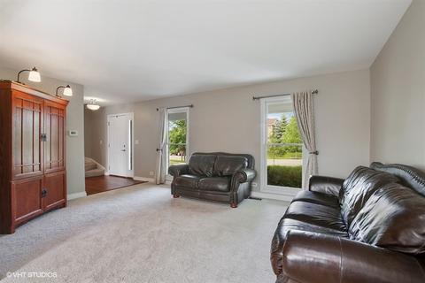 751 Mayfair Ln, Algonquin, IL 60102 photo 3