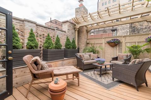 32 E Scott St, Chicago, IL 60610 photo 33
