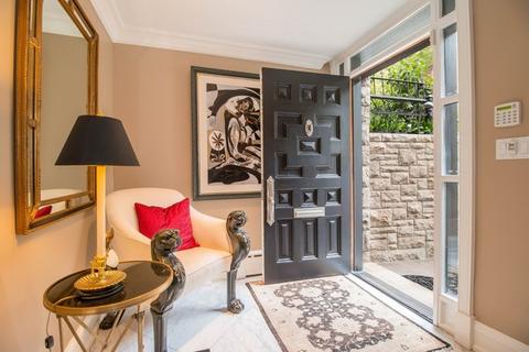 32 E Scott St, Chicago, IL 60610 photo 8