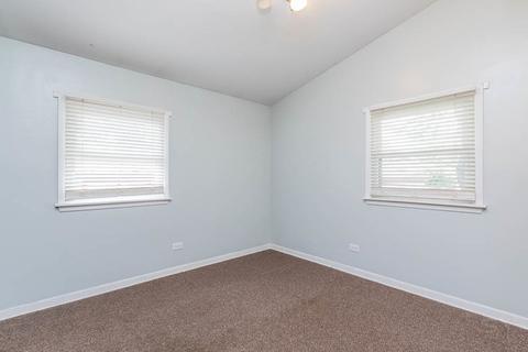 1024 Perda Ln, Des Plaines, IL 60016 photo 17