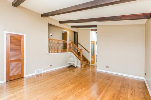 1024 Perda Ln, Des Plaines, IL 60016 photo 2