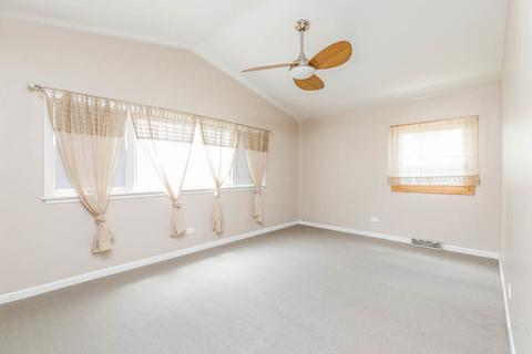 1024 Perda Ln, Des Plaines, IL 60016 photo 15