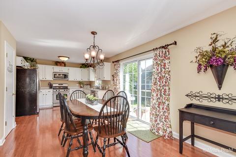 2223 Beaumont Ct, Aurora, IL 60502 photo 9