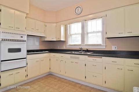 552 Center St, Elgin, IL 60120 photo 4