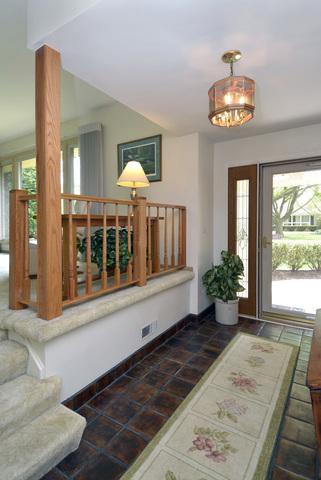 144 Lance Dr, Des Plaines, IL 60016 photo 3