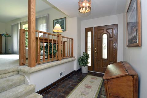 144 Lance Dr, Des Plaines, IL 60016 photo 2
