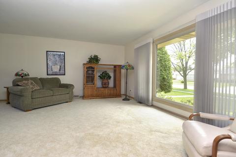 144 Lance Dr, Des Plaines, IL 60016 photo 5
