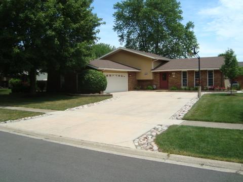 204 Arrowhead Dr, Minooka, IL 60447 photo 1