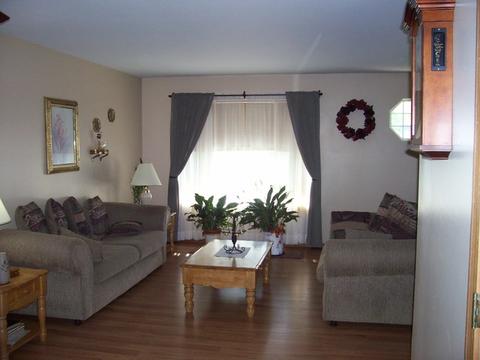 989 Legrande Ave, Aurora, IL 60506 photo 2