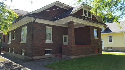 724 Augusta Ave, Elgin, IL 60120 photo 2