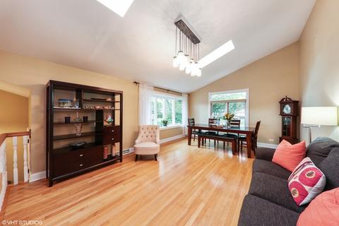 1608 Madsen Ct, Wheaton, IL 60187 photo 2
