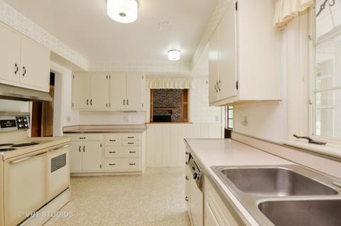 1001 Meadows Rd, Geneva, IL 60134 photo 8
