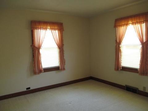 157 E 2nd St, Oglesby, IL 61348 photo 4