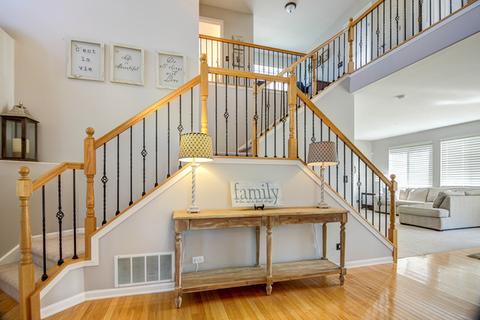 2256 Arcadia Ct, Aurora, IL 60503 photo 3