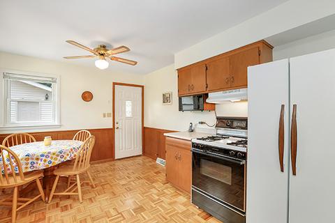 310 Pinehurst Dr, Des Plaines, IL 60016 photo 19