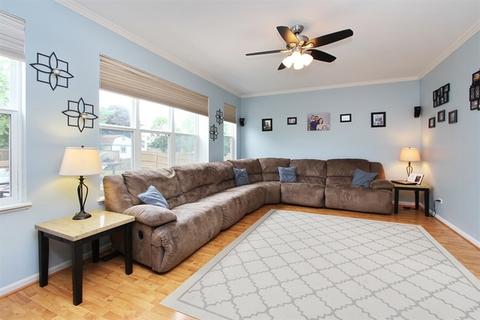 3718 Westminster Pl, Mchenry, IL 60050 photo 2