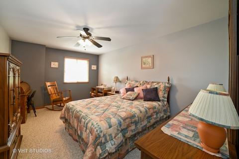 2044 Jeffrey Ct, Elgin, IL 60123 photo 9